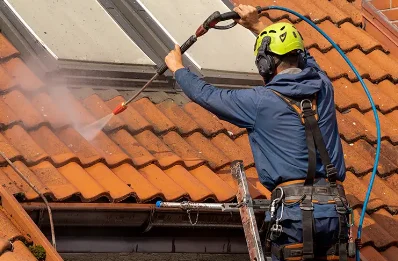 Démoussage et hydrofuge de toiture à Montguers